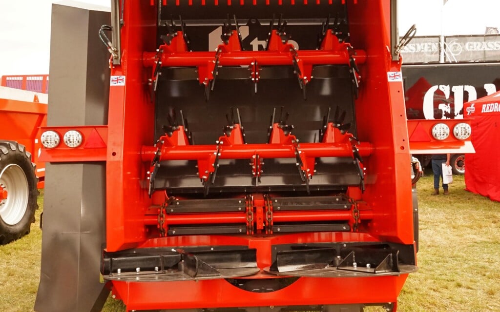 The twin discs on the Duo machines are said to provide a spreading pattern of over 50m