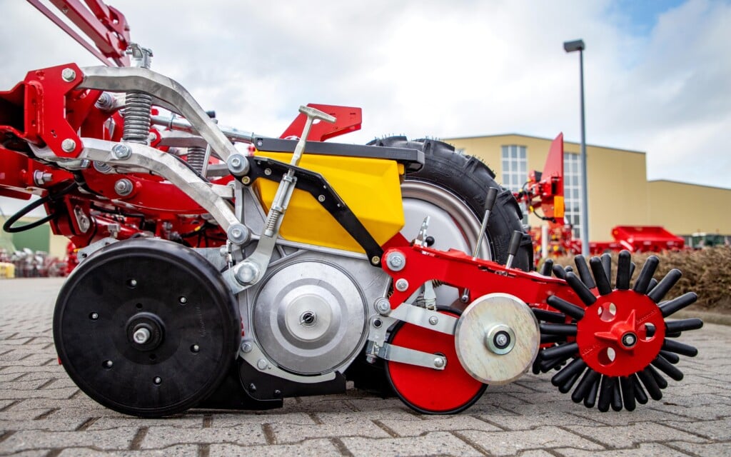 The hardened aluminium  used in the seeder unit is said to lighten its weight and allow for better tracking of contours