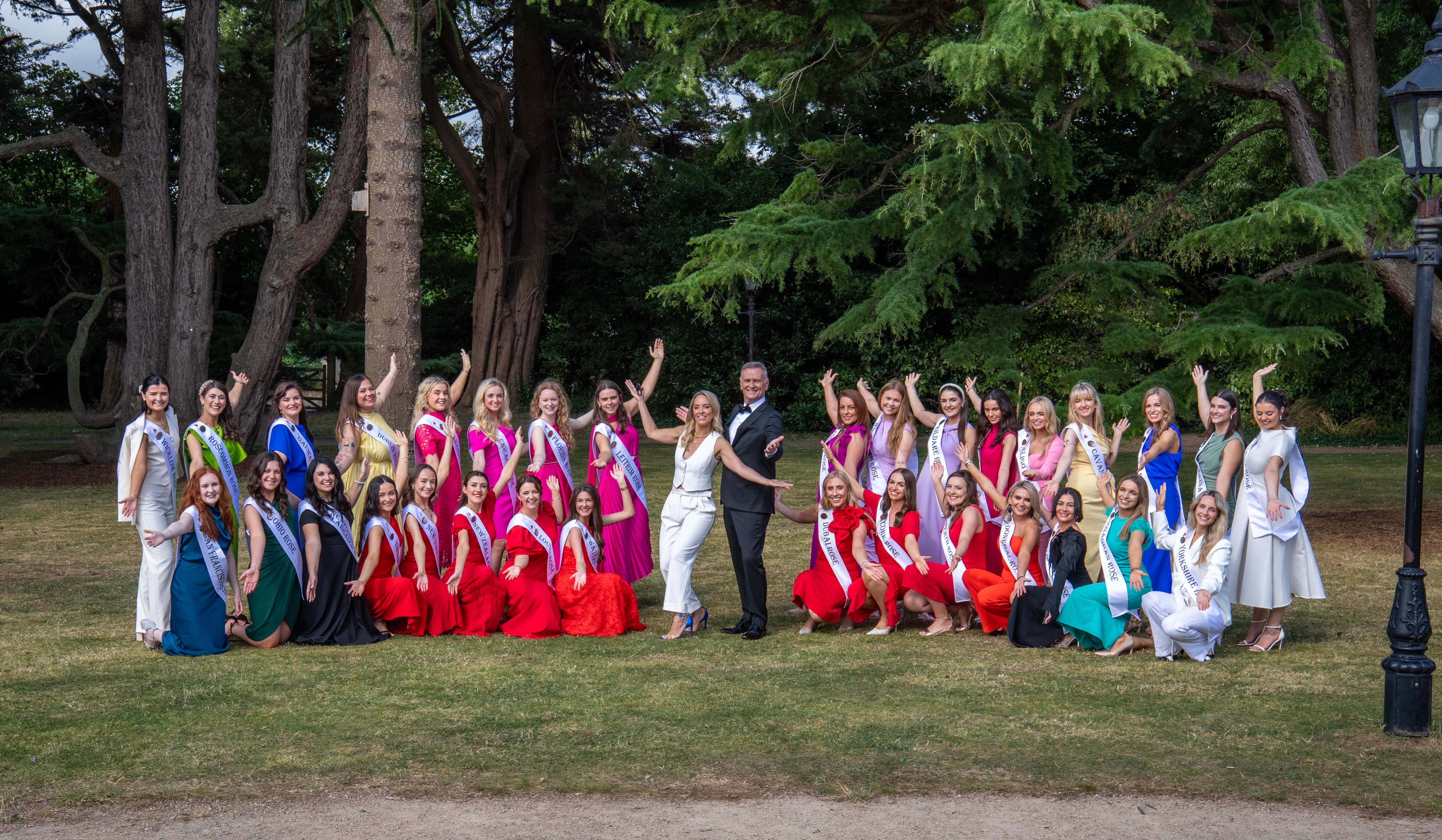 Dáithí Ó Sé and Kathryn Thomas, hosts of the televised selection nights, meet this year’s 32 international Roses. Source: Domnick Walsh Eye Focus Ltd.