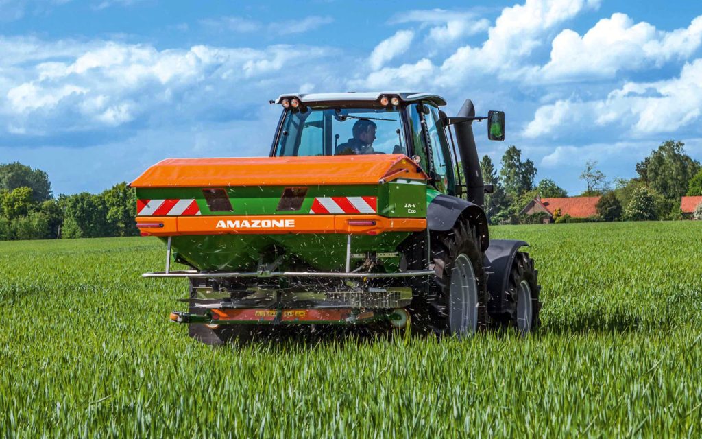 The steel hopper is well protected from the harshness of fertiliser