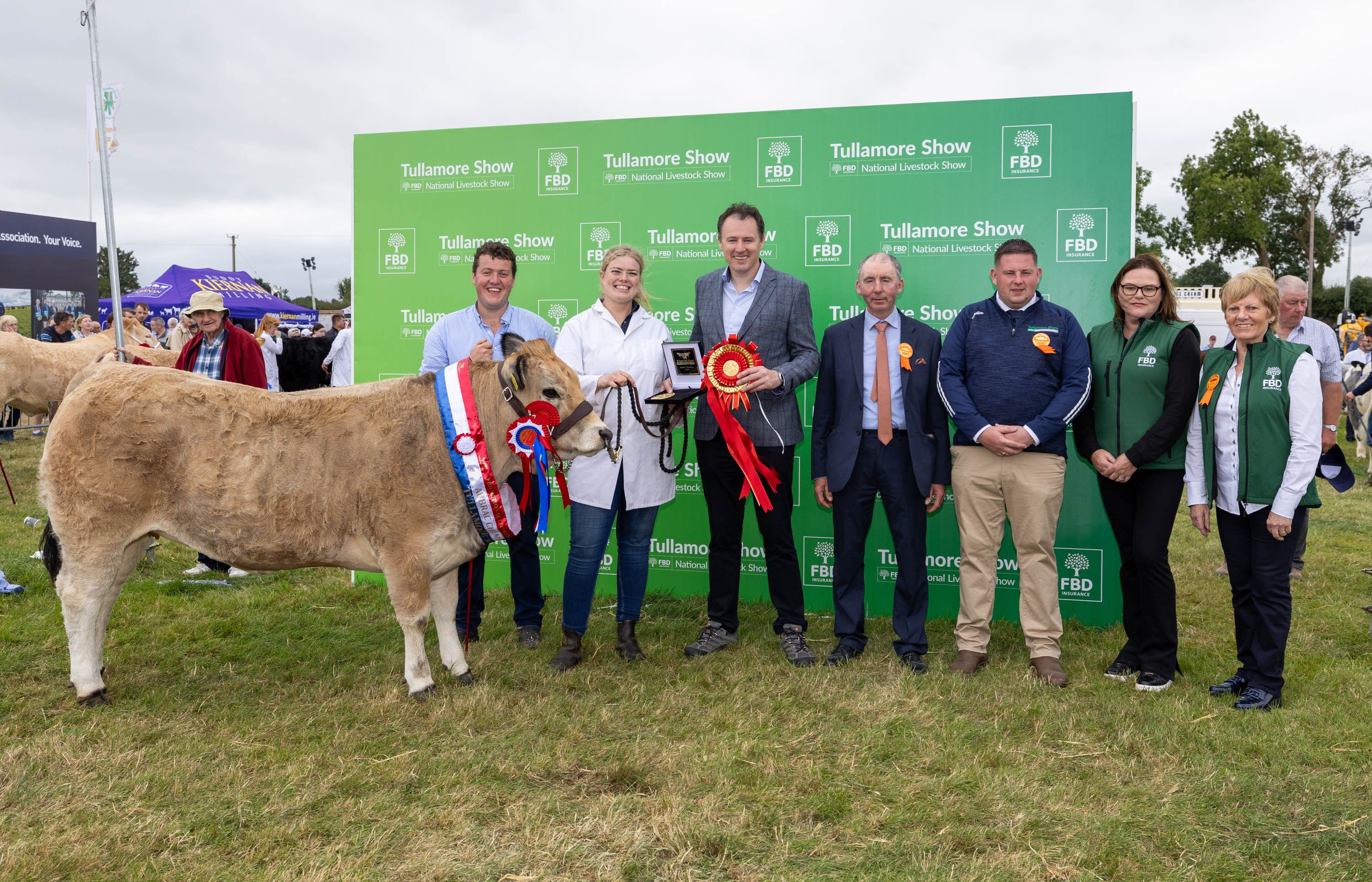 Champion Aubrac owned by Kelly Stephenson from Co. Kildare, pictured with Minister for Agriculture, Food and the Marine Charlie McConalogue and representatives from Tullamore Show and FBD. Source: Alf Harvey.