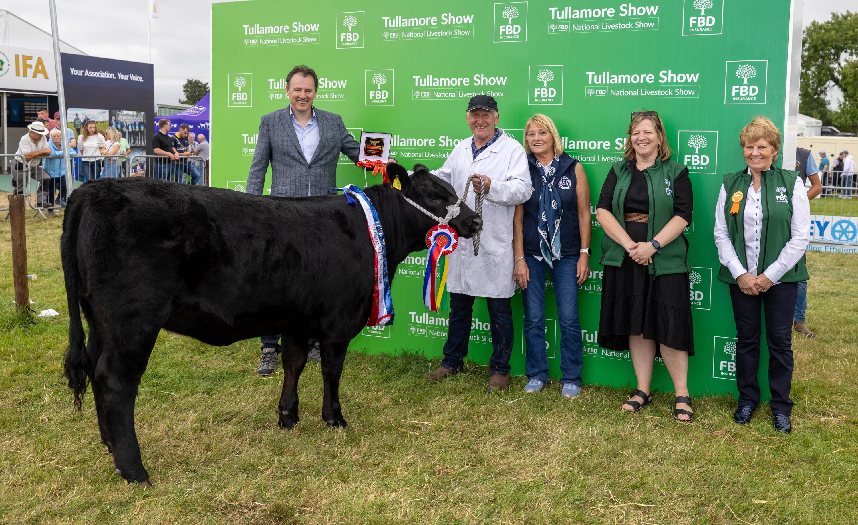 The Champion Angus owned by John McEnroe from Oldcastle, Co. Meath, pictured with Minister for Agriculture, Food and the Marine Charlie McConalogue and representatives from Tullamore Show and FBD.Source: Alf Harvey