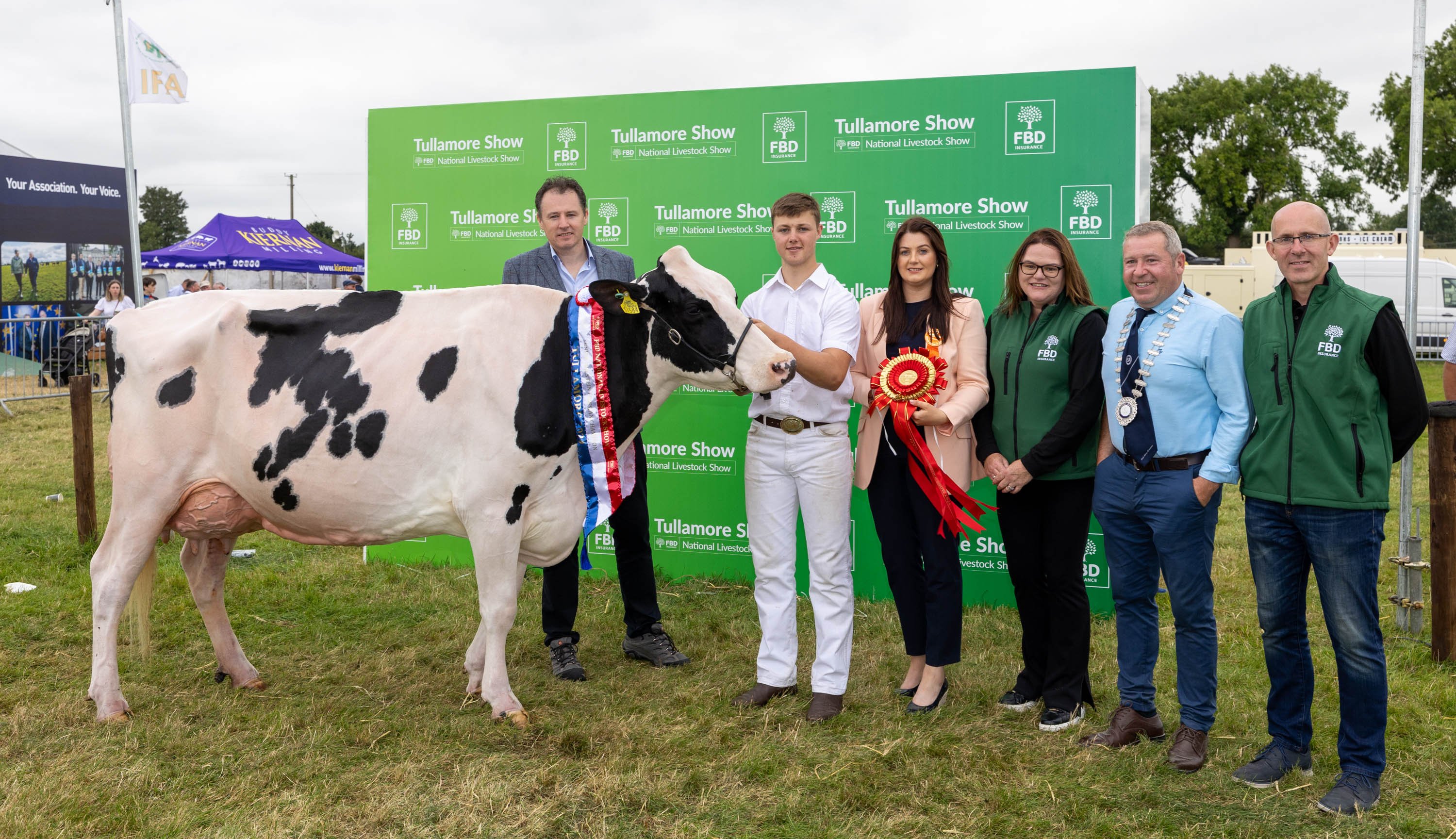 The Champion Senior Holstein Friesian owned by the Jones Family from Co. Wexford, pictured with Minister for Agriculture, Food and the Marine Charlie McConalogue TD and representatives from Tullamore Show and FBD at Tullamore ShowSource: Alf Harvey