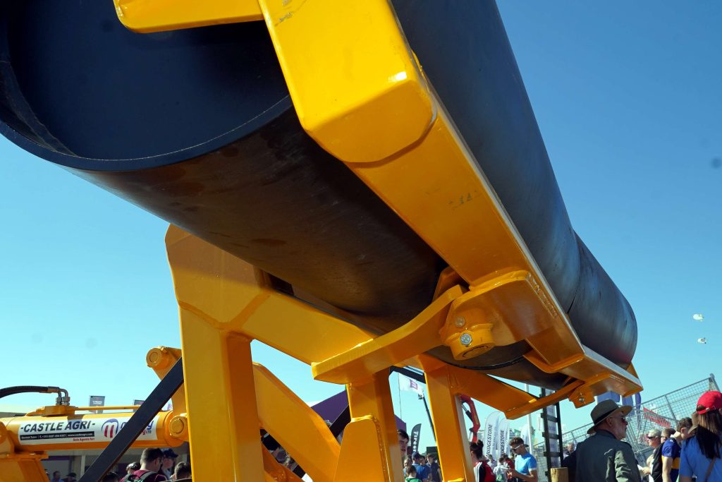 The rear rollers can run at an angle to ensure compaction of the surface at the angle of the camber