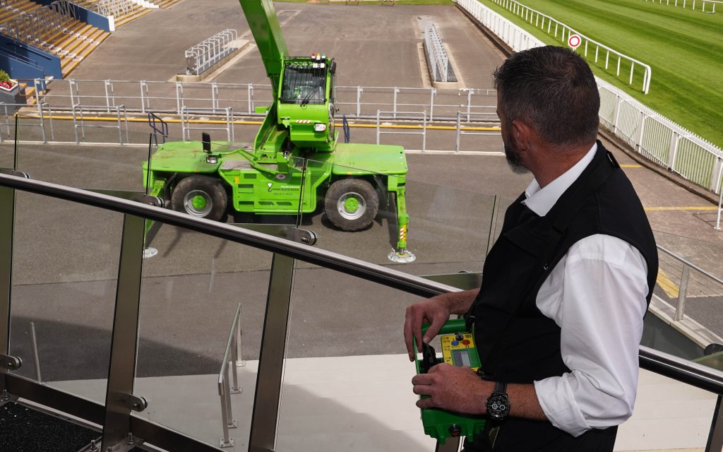 The Merlo Roto is a construction-orientated machine with a 360° rotation and 35m reach