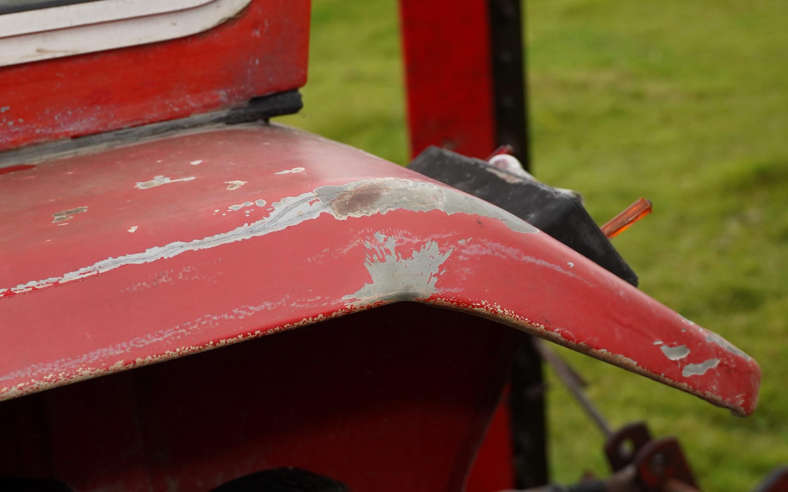 Where the paint has rubbed off the zinc coating can be seen below, still guarding against rust 32 years on