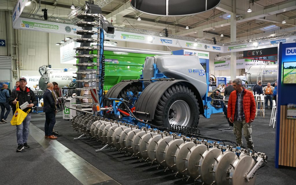 The Duport liquiliser uses spiked wheels to penetrate the soil surface and place the fertiliser solution at root level