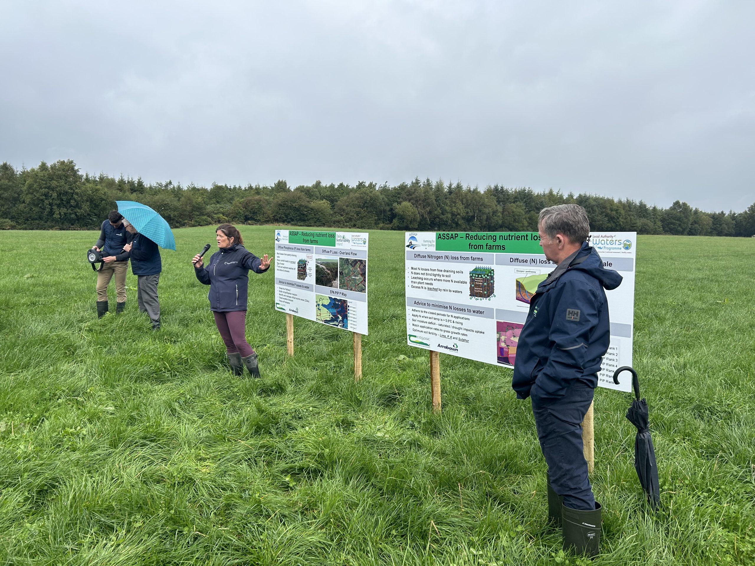 Tipperary county concillor, Gillian Delahunty and ASSAP advisor David Webster talking at the farm walk