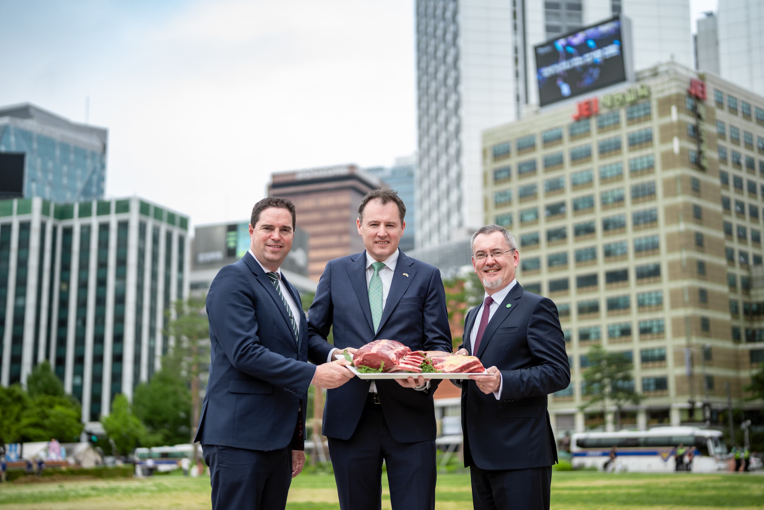  (L-R) Minister Martin Heydon, Minister Charlie McConalogue and Jim O’Toole, chief executive, Bord Bia, launching Irish beef into the Korean market in Seoul Source: DAFM