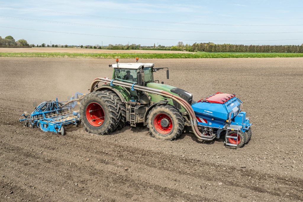 The Lemken Solitair F front hopper is said to be the basis for efficient front-rear seeding combinations