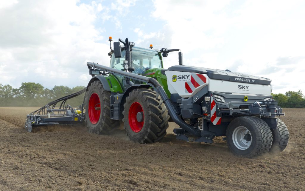 Packer rollers at the front help distribute the weight of the hopper