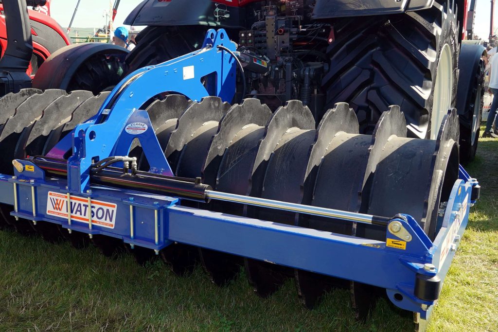 Two rams, one each side of the frame, shift it 500mm to the side