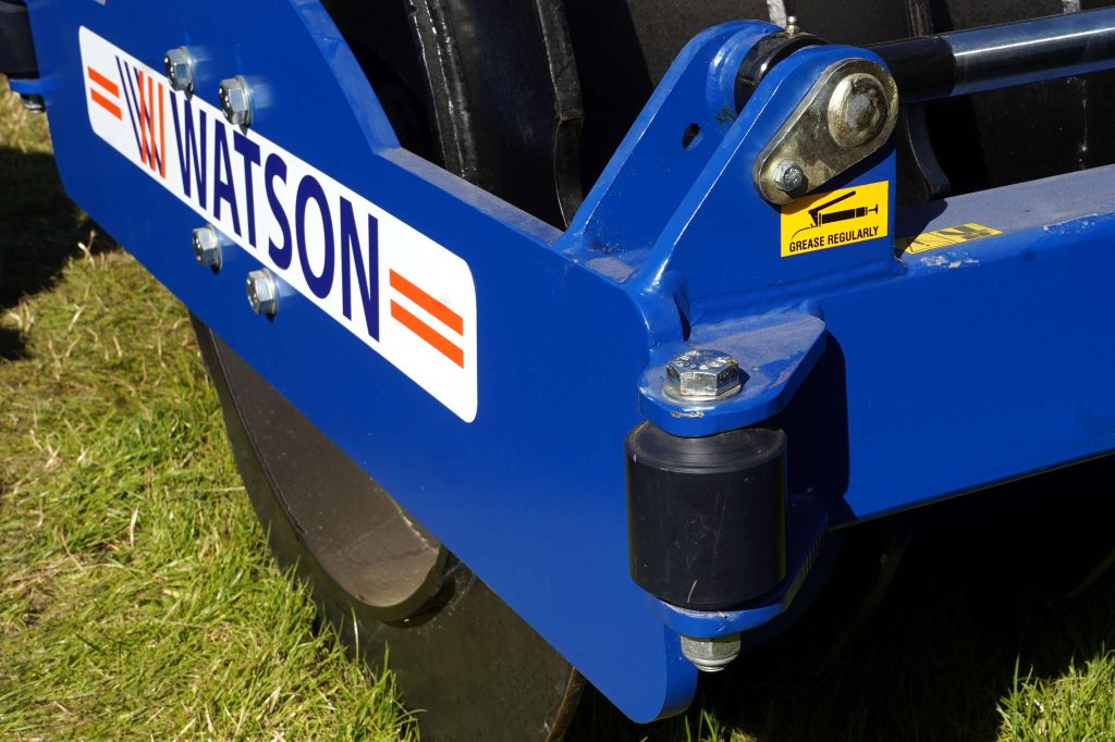 The corner rollers save the machine scarping along the pit wall