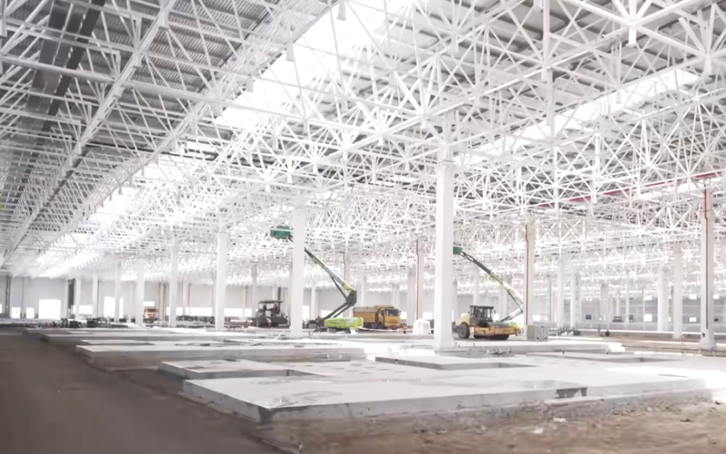 The new factory is vast and dedicated to tractors of 100hp+