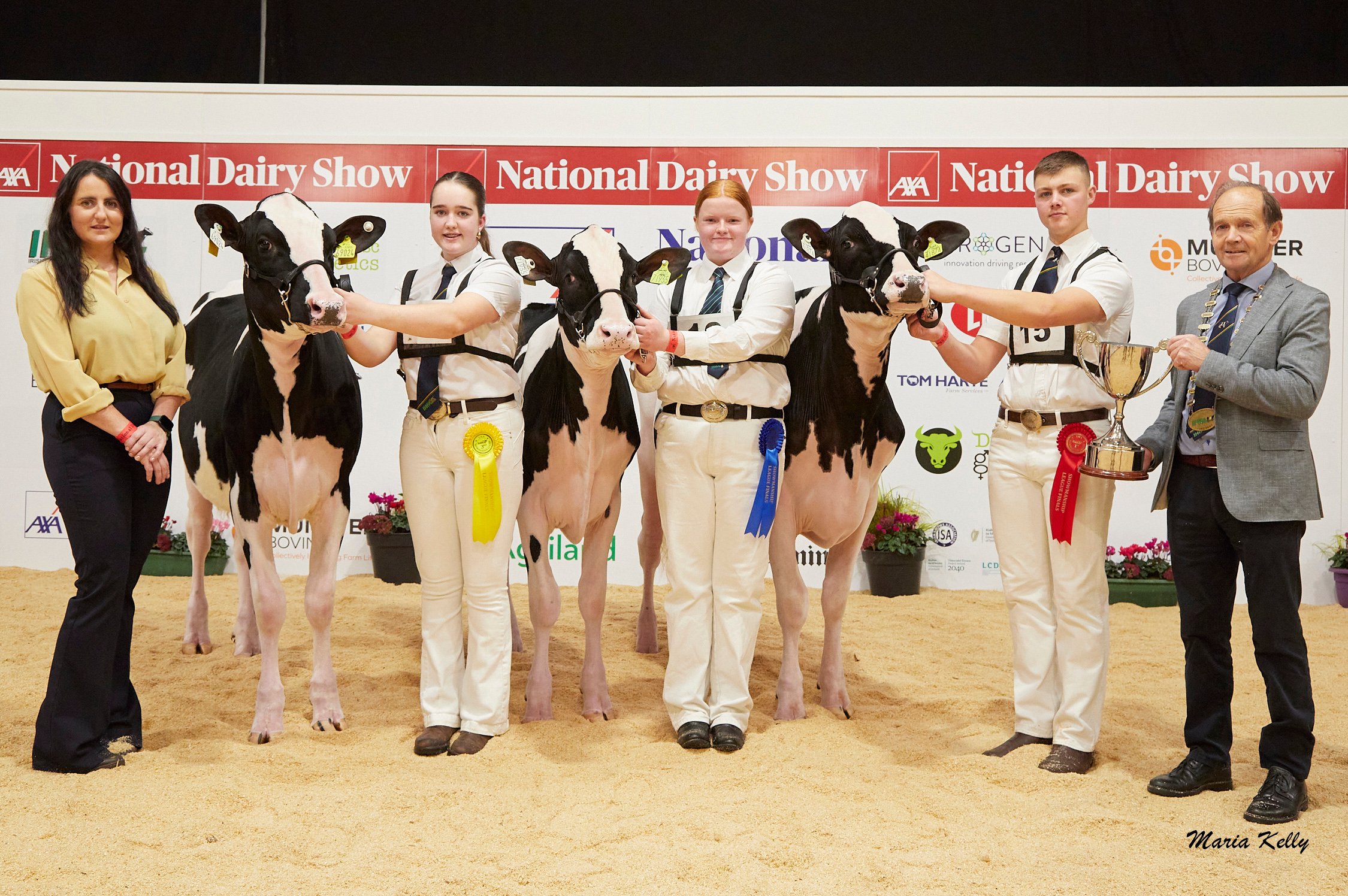AXA National Dairy Show 2024, YMA B Handler aged 13 - 16 years on 1st Jan ‘24 exhibiting a Holstein or Jersey Calf  - L-r: Judge, Leiza Montgomery, Jennifer Harty 3rd, Becky Hynes 2nd, Will Jones 1st with John O’ Sullivan, President IHFA. Image: Maria Kelly