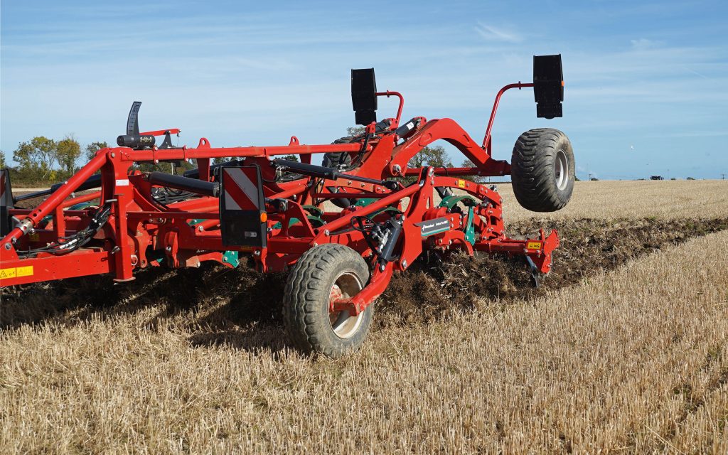 The Enduro Pro 4000 can operate down to 35cm, remedying the soil compaction caused by the tractor