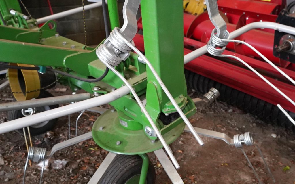 Cold forged tines and universal joints on the tedder shaft are said to improve durability