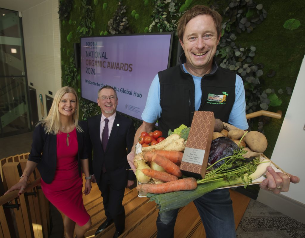 Minister of State, Pippa Hackett with Jim O’Toole, CEO Bord Bia and Kenneth Keavey, Green Earth Organics at Bord Bia’s National Organic Awards.Image source: Chris Bellew / Fennell Photography
