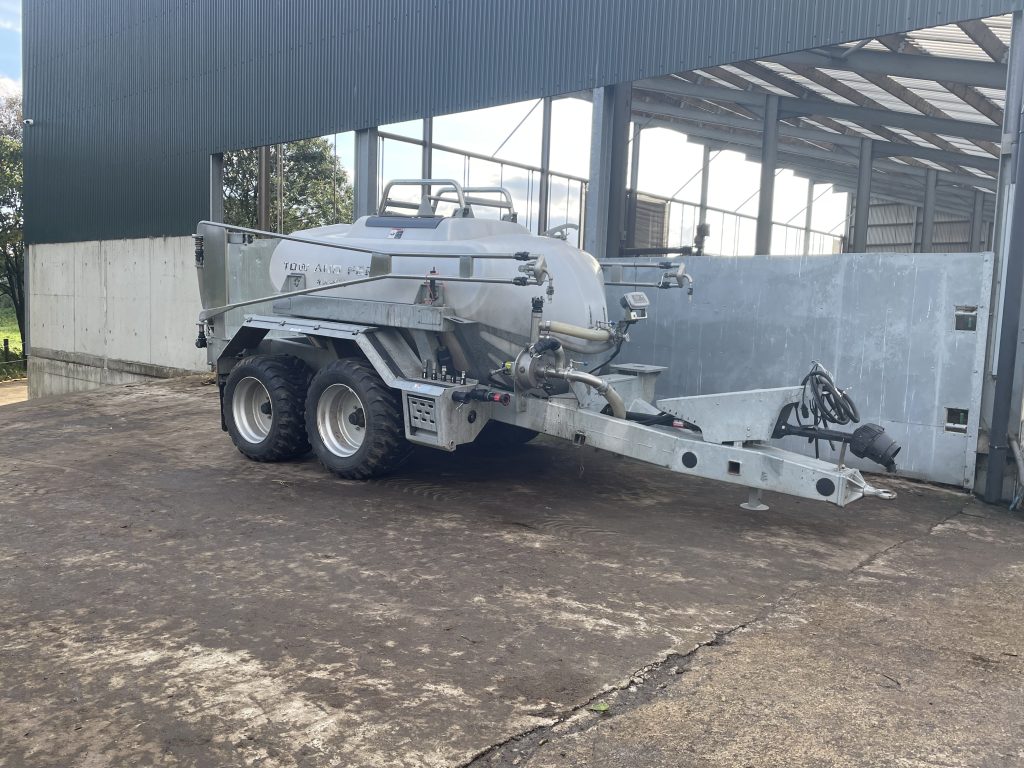 Tow and fert applicator