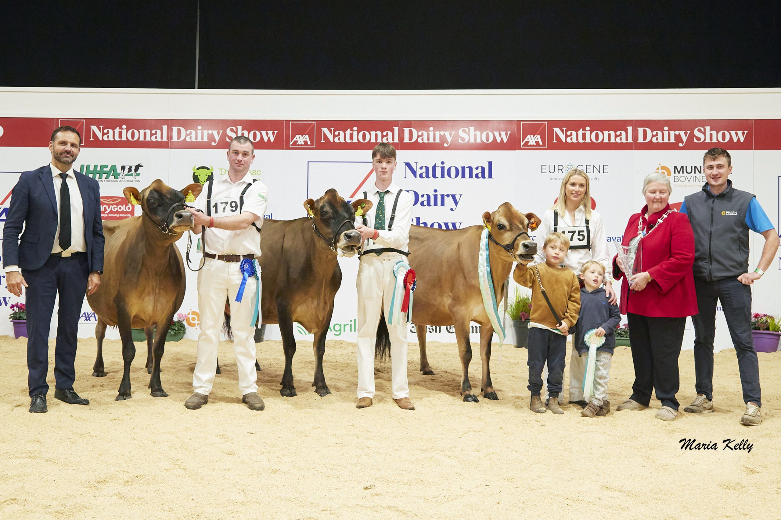L-R: Judge Niels Erik Haahr, Honourable Mention Euro Joel Prance exhibited by Daniel &amp; Emer Curtin, Daniel Curtin (handler), Reserve Champion Moorshill Buttercup TT exhibited by Pat Ahern, Conor Ahern (handler), Champion Jones Ferdinand Cupid exhibited by Jones Holsteins, Izzy Jones (handler), Ted &amp; Rory Jones, Ursula Forrect, Cork Club president, Stephen Healy, PV Gen (sponsor). Source: Maria Kelly