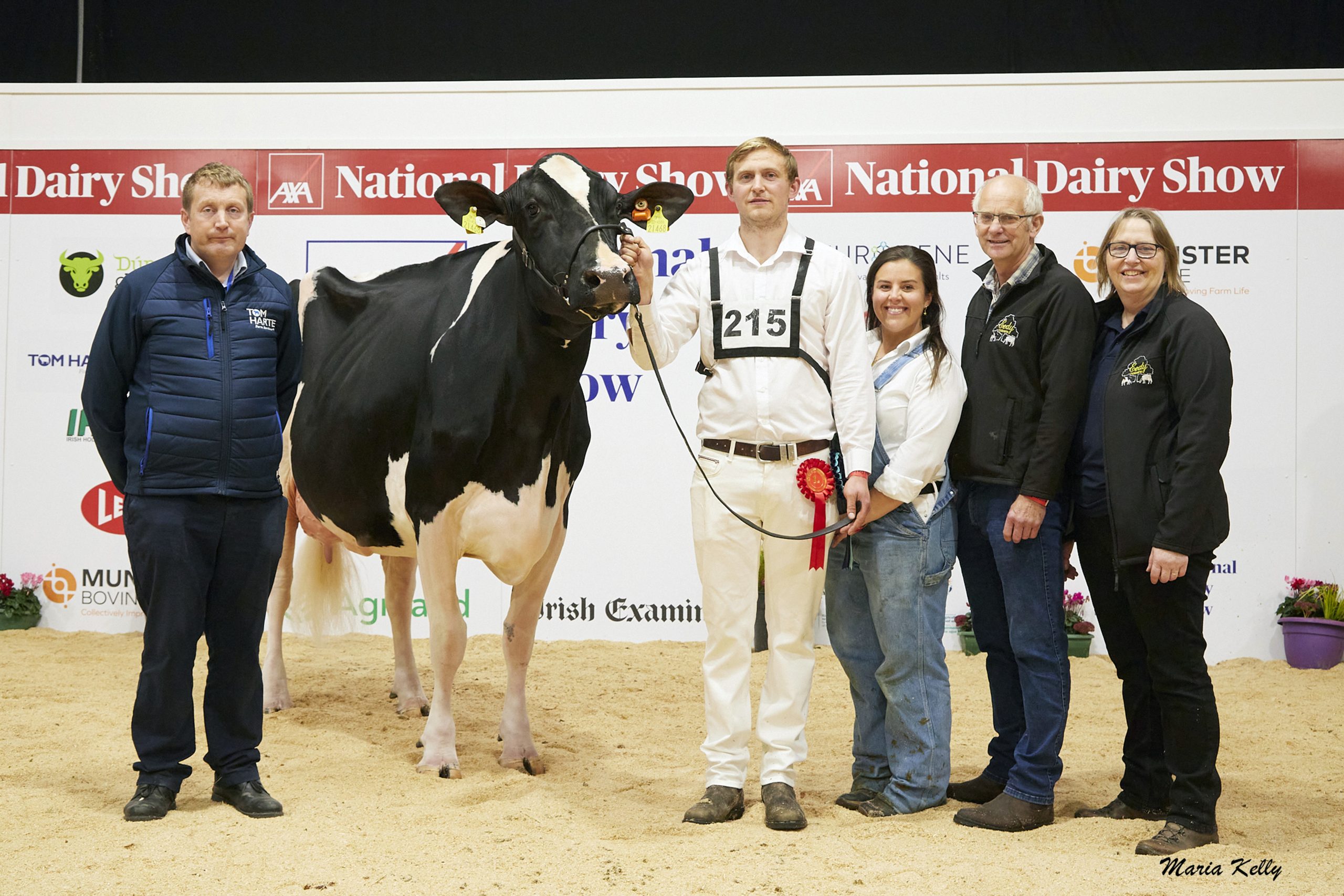L-R: Tom Harte Farm Services (sponsor), Eedy Doorman Fame exhibited by R&amp;S, J&amp;L Helen, Brian Harte, Tom Harte Farm Services (sponsor), Jason Helen (handler), Laura Helen, Robert Helen, Sylvia Helen. Photo: Maria Kelly