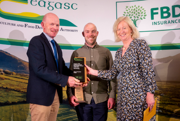(L-R) John and Brendan Walsh, receiving the overall Teagasc/FBD Environmental Sustainability Award from Dr. Laura Burke, director of the EPA Source: Teagasc