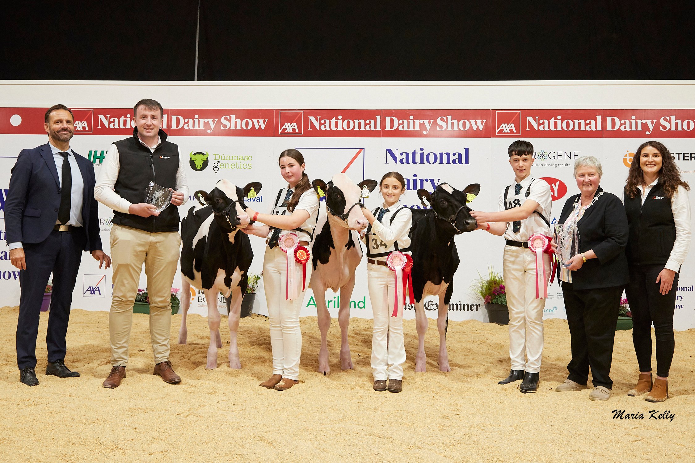 AXA National Dairy Show 2024, Novice Handling Championship - Pictured are: Judge, Niels Erik Haahr, Thomas O’ Sullivan (Alltech) sponsor, Lauren Doran, Honourable Mention, Abbie Duffy, Reserve Champion, Stephen Harty, Champion, Ursula Forrest, Cork Holstein Friesian Breeders Club President, with Rachel White, Alltech, Sponsor. Image: Maria Kelly.
