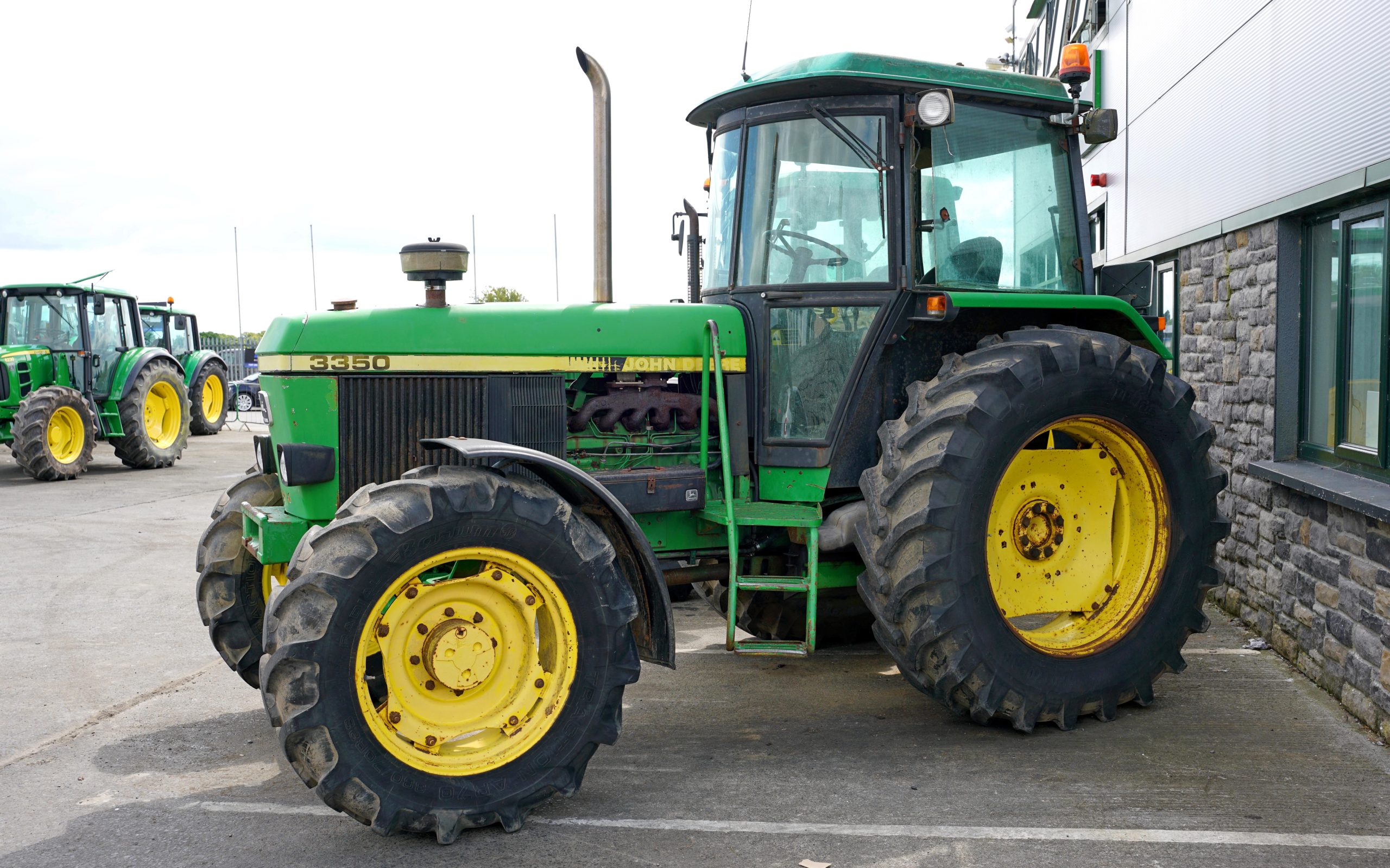 The  six cylinder John Deere 3350 offered 100hp but in 1989 Deere launched the 55 series which directly competed with the TWs