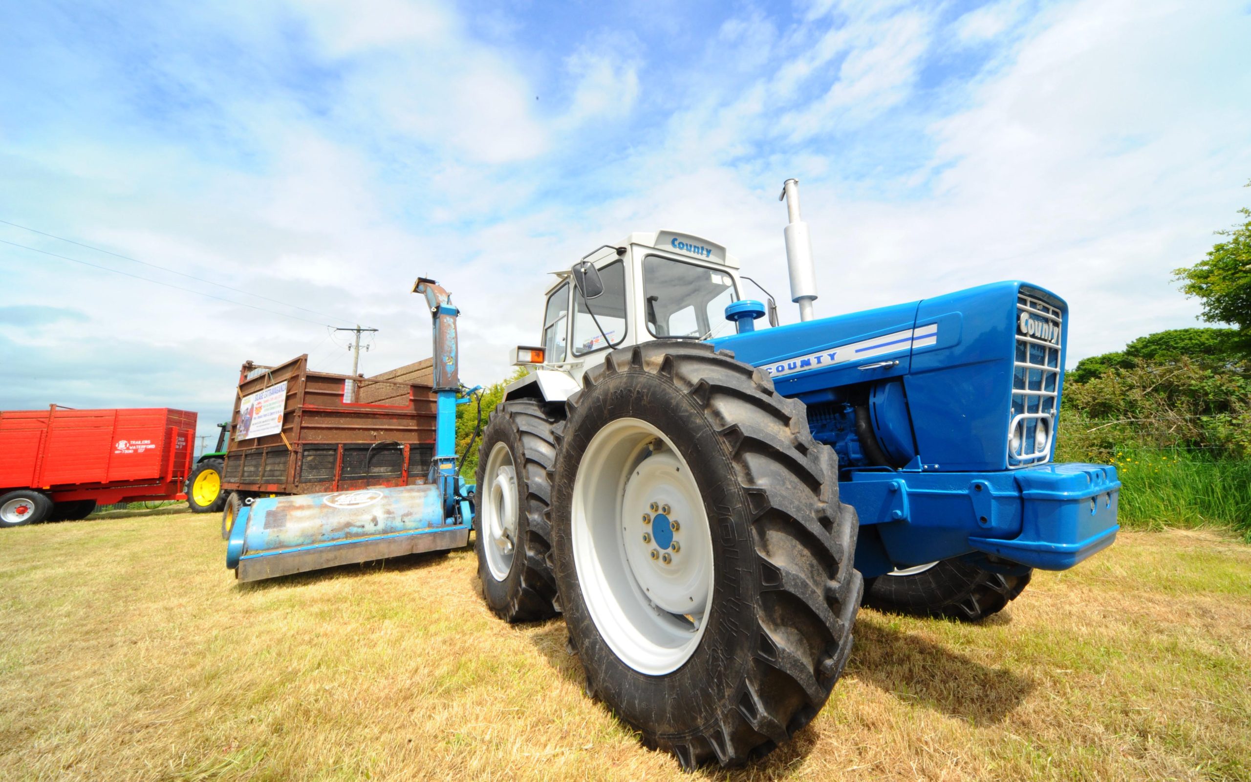 The County was, in American eyes, a 2WD tractor with front wheel assist