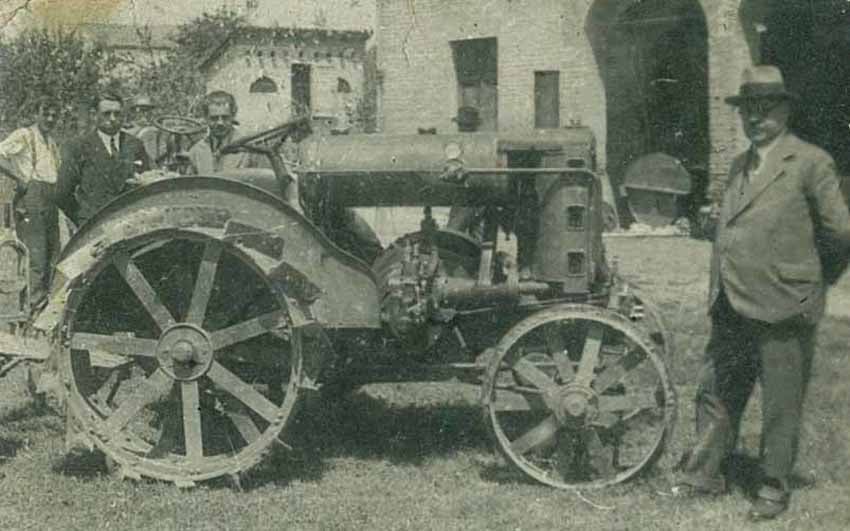 Driven by a horizontal twin cylinder diesel The Cassani 40hp tractor had stepped beyond its hot bulb rivals as early as 1927