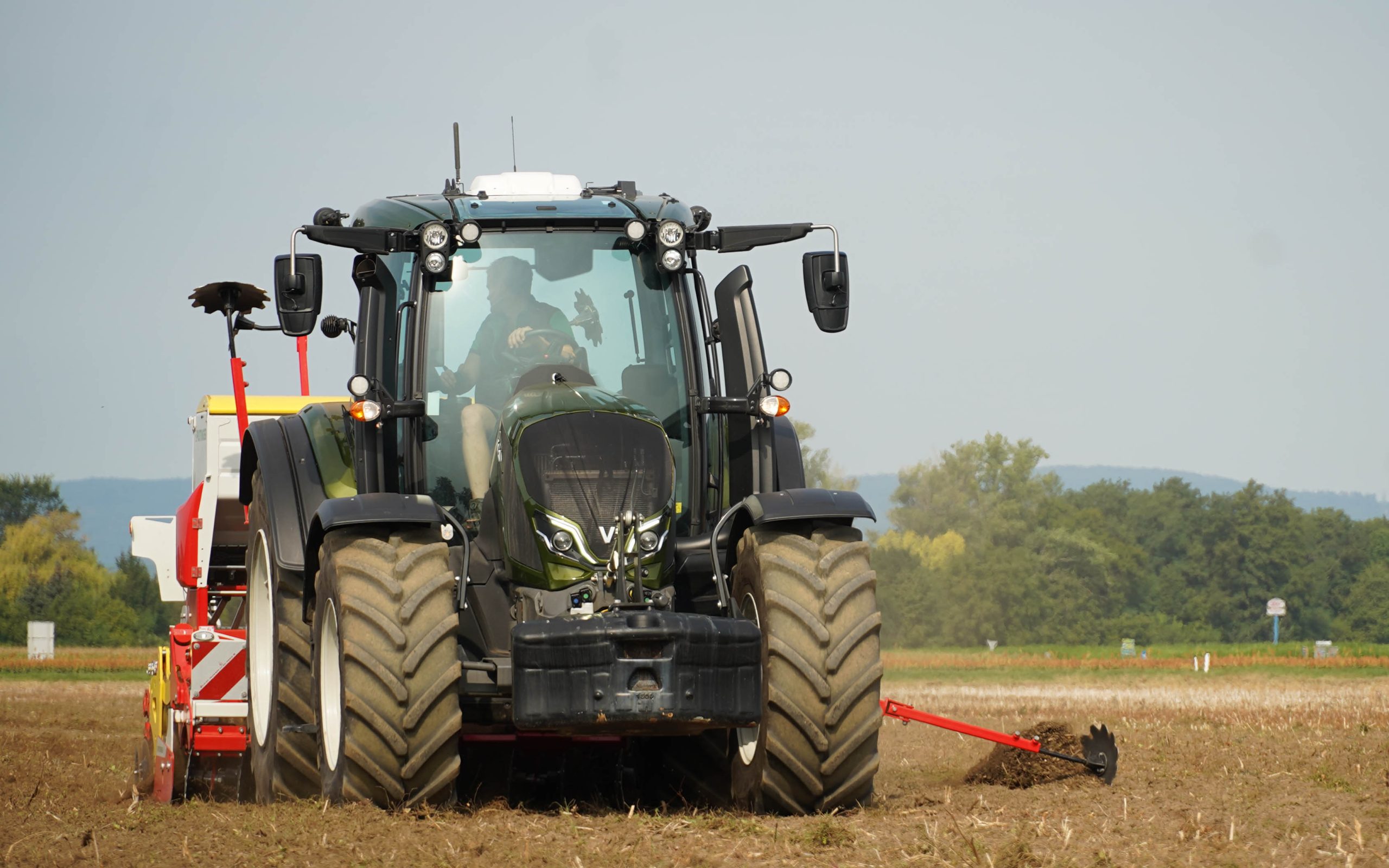 Having GPS help steer a tractor is a driver aid, AI should build on this rather than take over completely according to a new school of thought