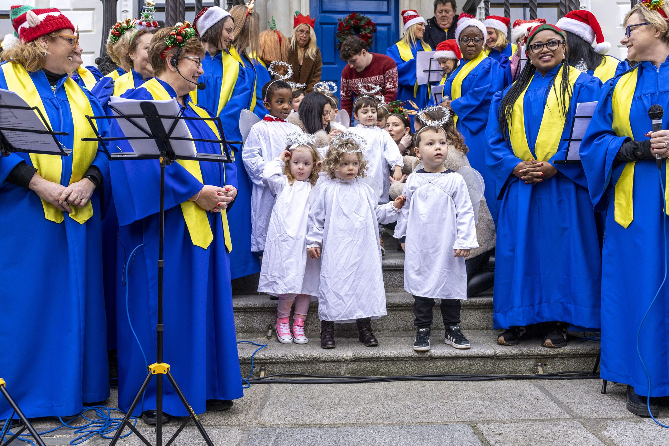 Members of Lucan Gospel Choir and The ‘Little Angels’ from St. Josephs Nursery. Image source: Fennell Photography