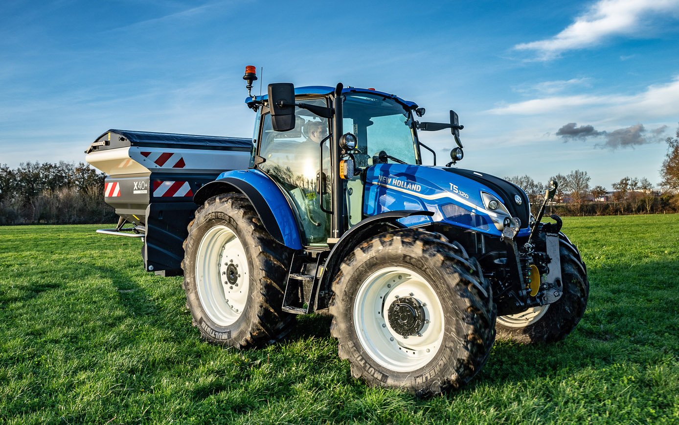 The new T5 series ranges from 80hp to 117hp and boasts many features previously only found on larger models in New Holland's range
