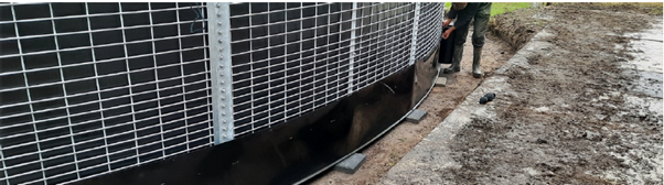 Tank skirt protection for the base