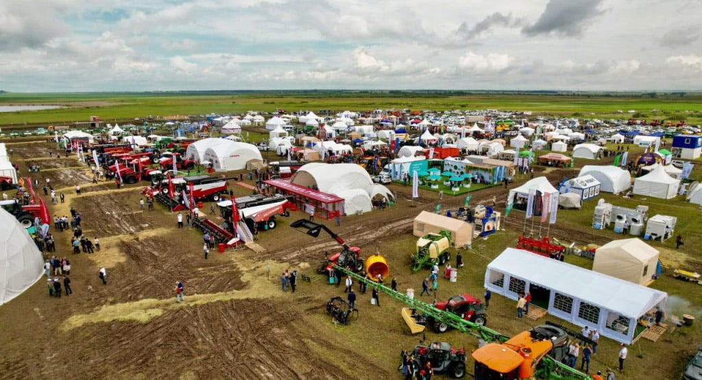 Despite the dry climate, machinery shows in Kazakhstan can also be affected by the weather