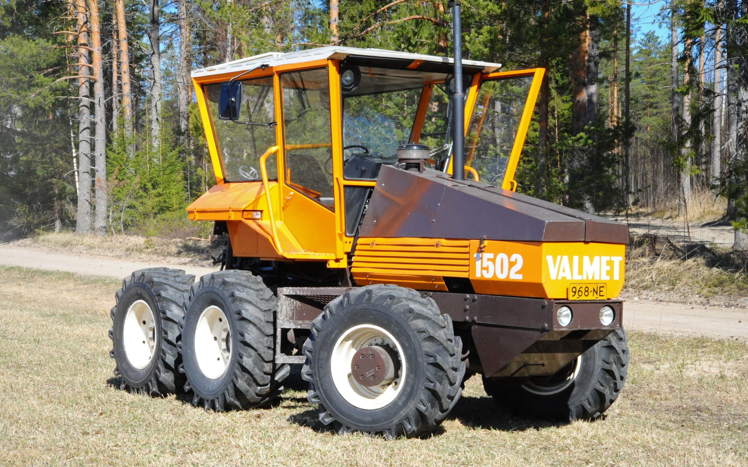The Valmet 1502 had around 150hp and weighed over seven tonnes