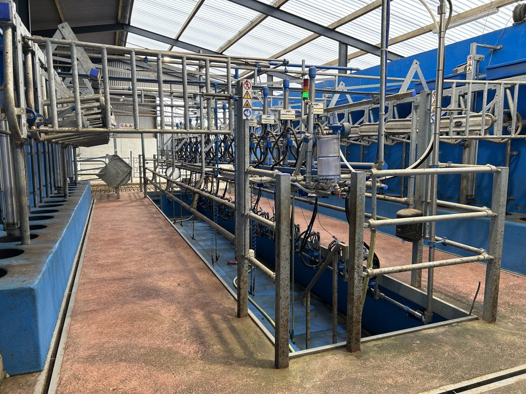 Mulcahy's new Dairymaster Swiftflo parlour with sequential baling