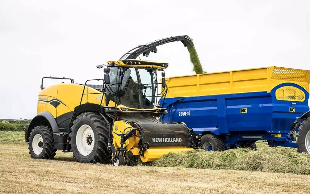 By monitoring the crop flow in the spout operators can avoid blockages