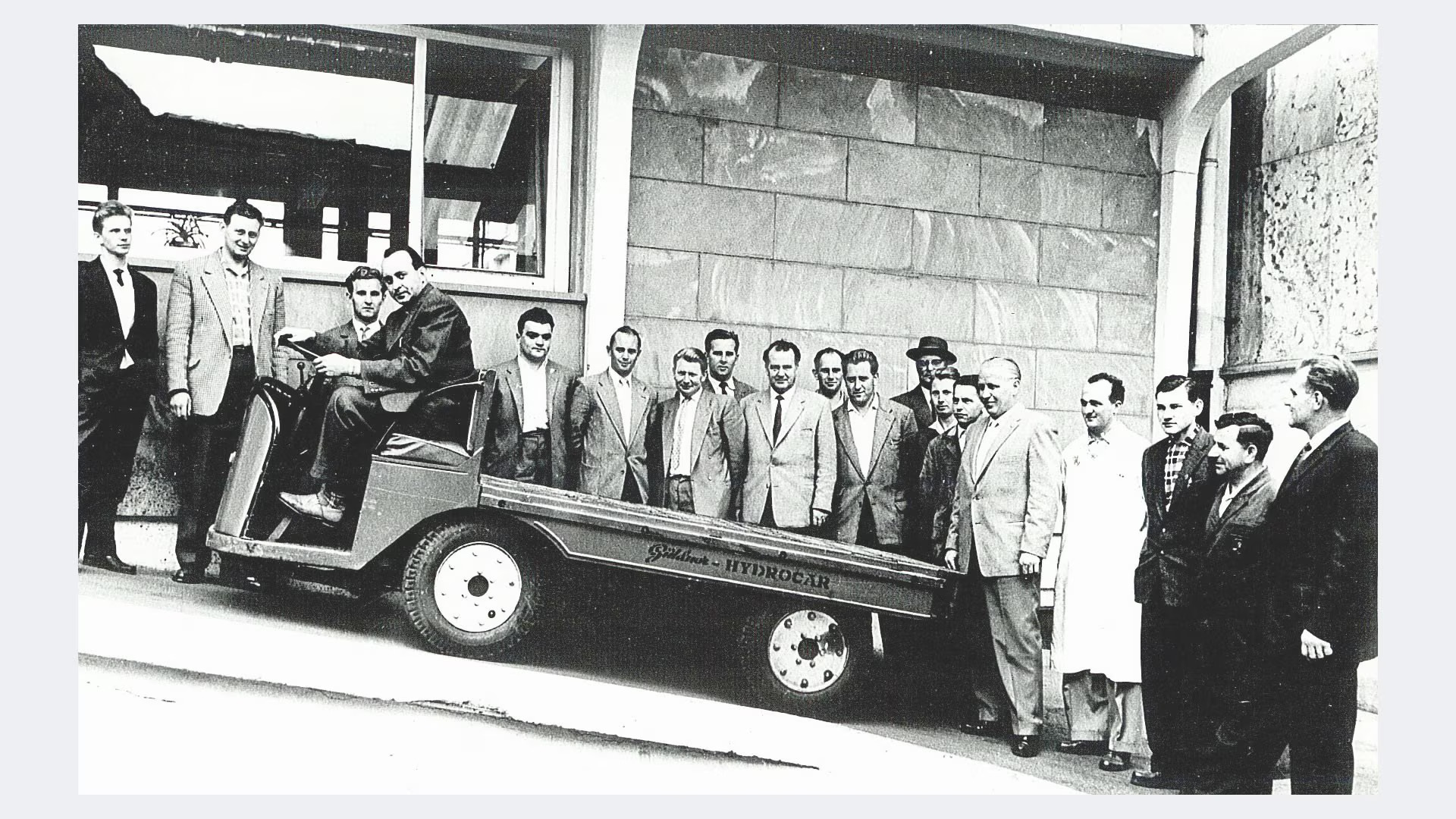 The Guldner Hydrocar is claimed to be the first application of hydrostatic drive. Source: Linde