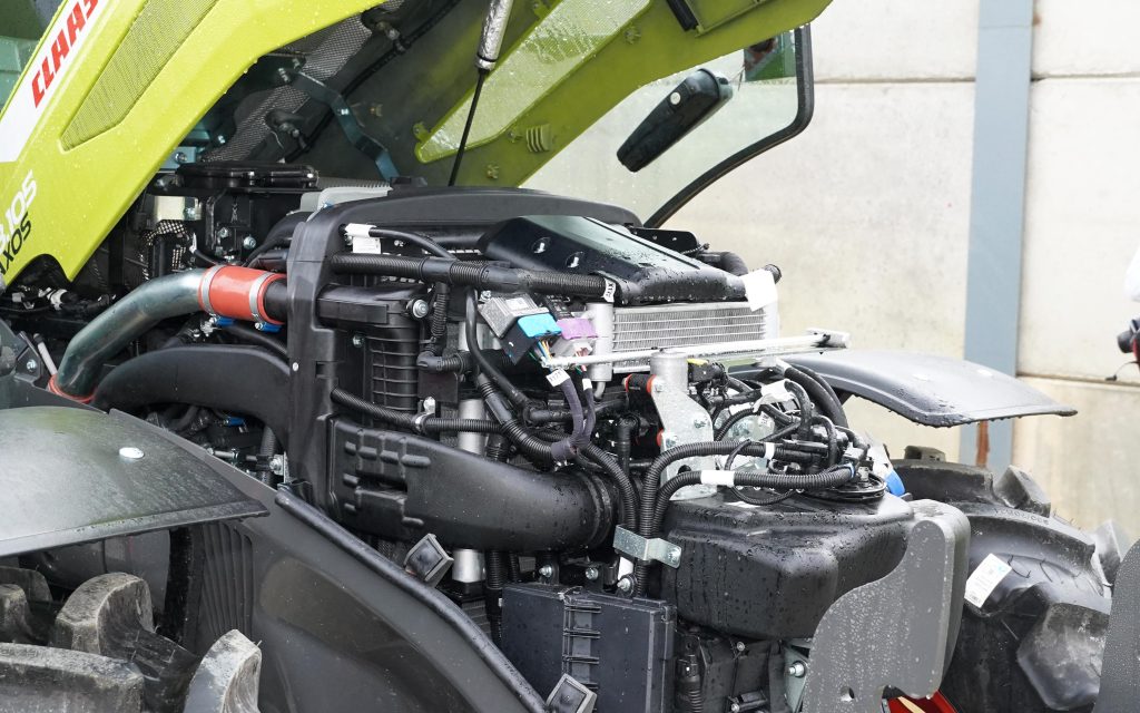 The compact engine allows all the exhaust treatment systems to be tucked away under the bonnet