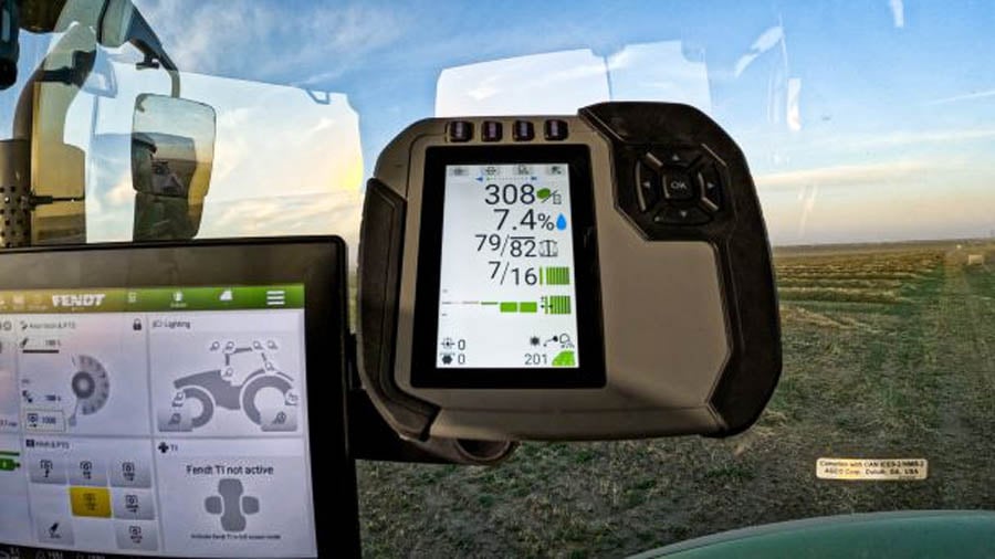 Massey Ferguson's SimplEbale system control bale quality from the cab