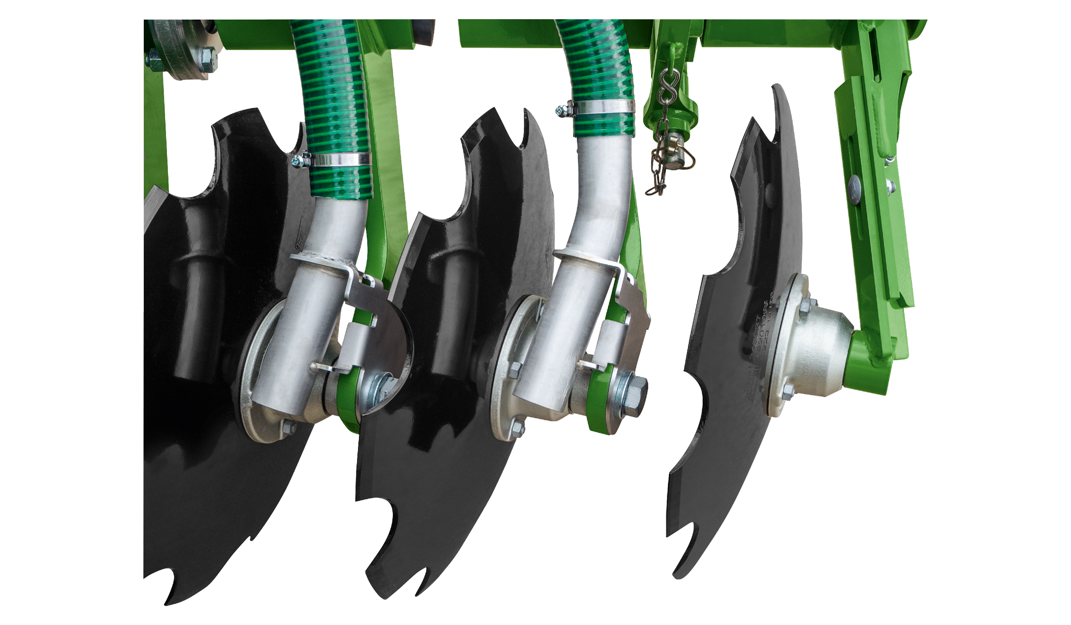 With the Pro-Pack option slurry is channelled into the slot created by the leading disc