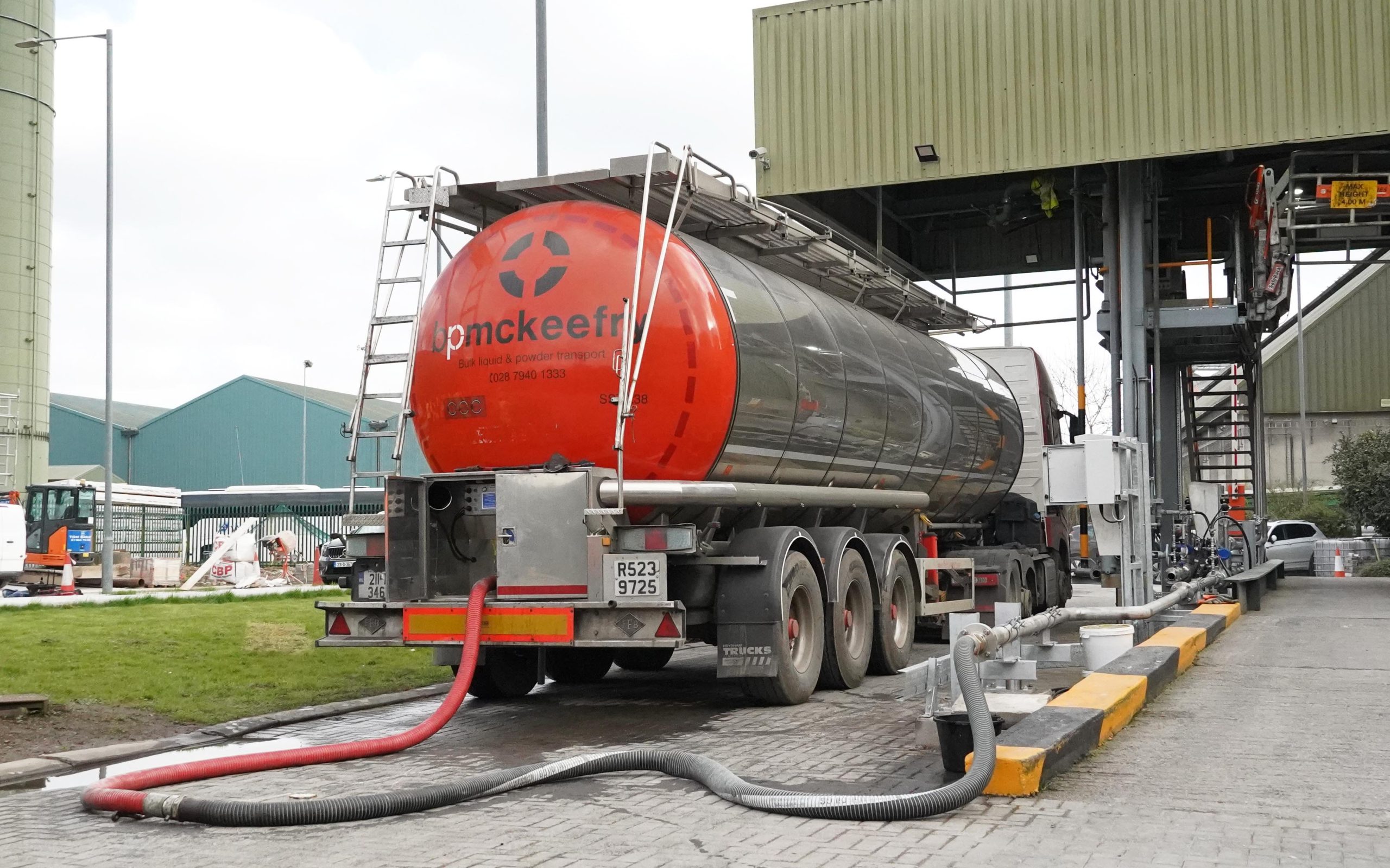 There are two loading stations giving a theoretical capacity of four road tankers per hour