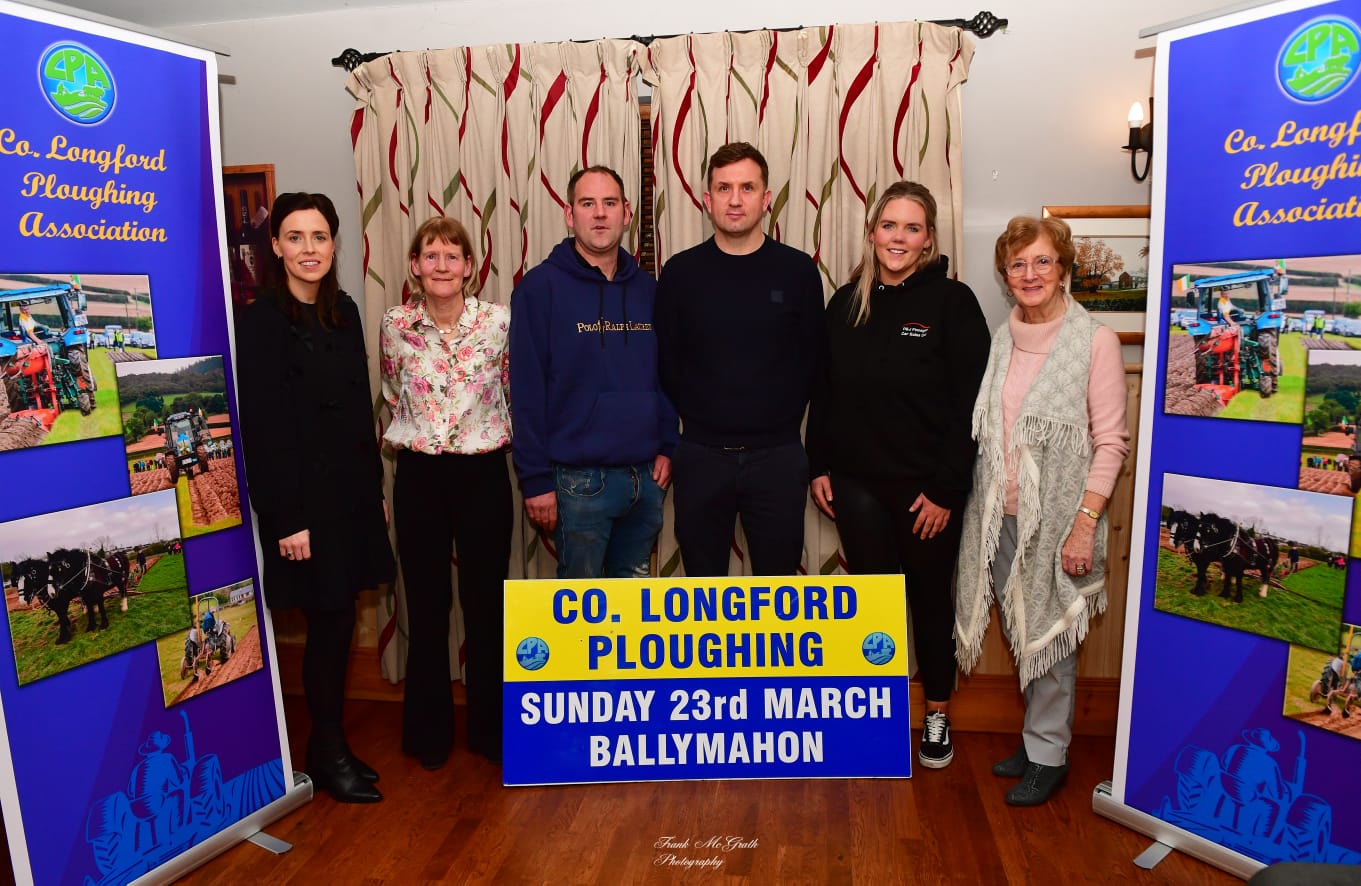 Two neighbouring families hosting and sponsoring Longford Ploughing at the event’s launch night. L-R: Claire Delaney, Ann Finnegan, James Finnegan, Michael Delaney, Tracey Finnegan and Mairead Delaney. Image source: Frank McGrath