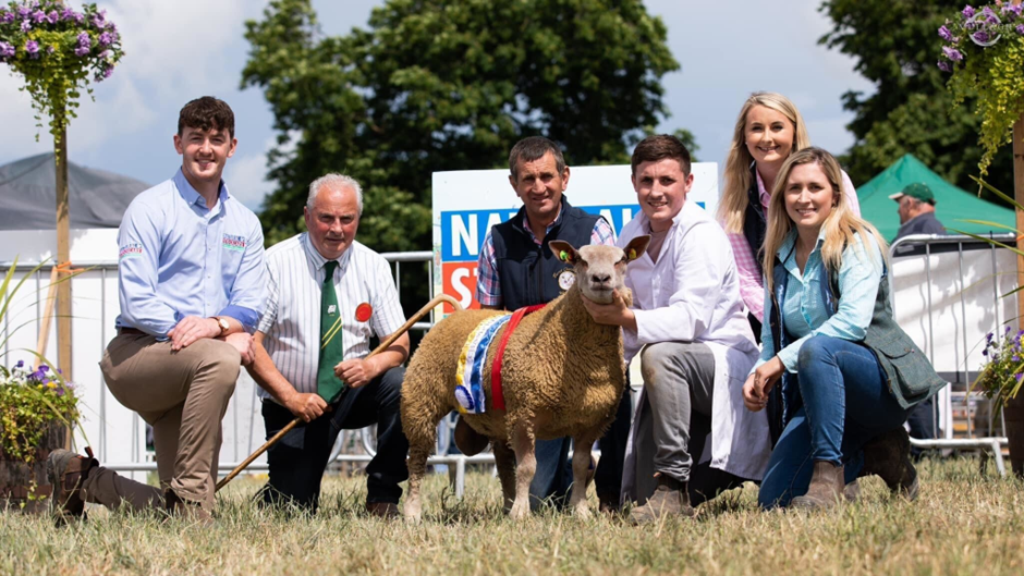 L-r: Jim Murphy; Frank Gibbons; Raymond Shanahan; Eamon Shanahan; Aibhlin Barry; Katie Shanahan. Image source: Mullagh Photography