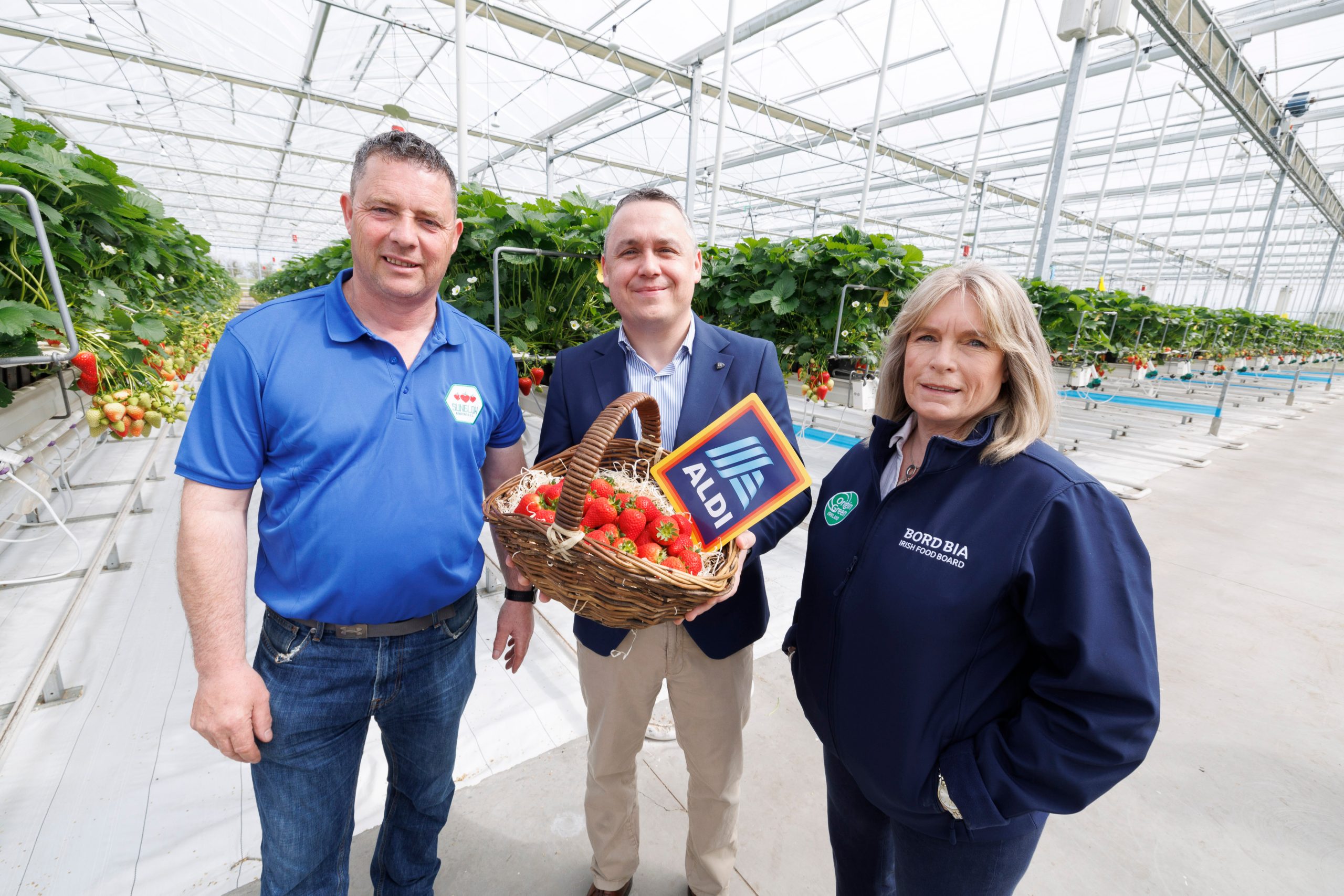 (L-R) Joe McGuinness, Sunglow Nurseries; Gerard McLoughlin, ALDI Ireland and Emer Gallaher Hall, Bord Bia