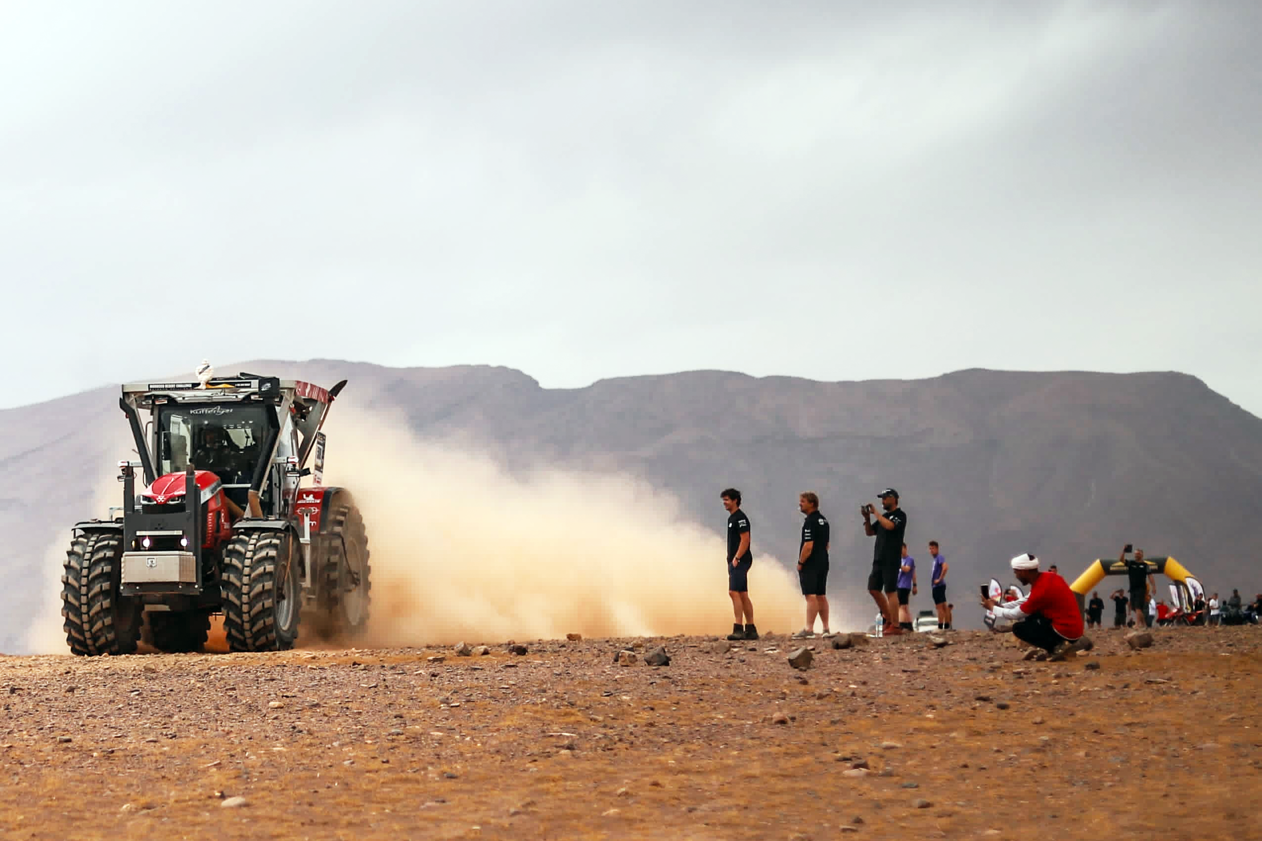 Crossing the desert at full power was a demanding task for the tractor, yet it finished fourth in its class. Image source: Massey Ferguson