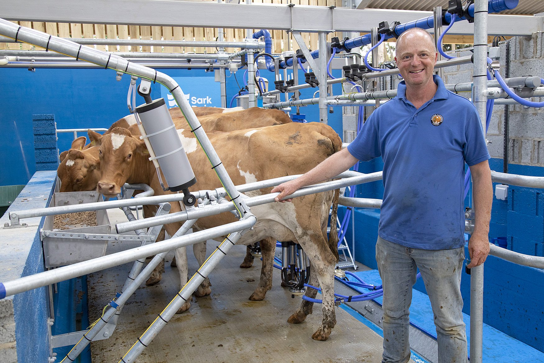 Jason Salisbury said he cannot continue milking cows on Sark island after suffering heavy financial losses and with higher costs to come