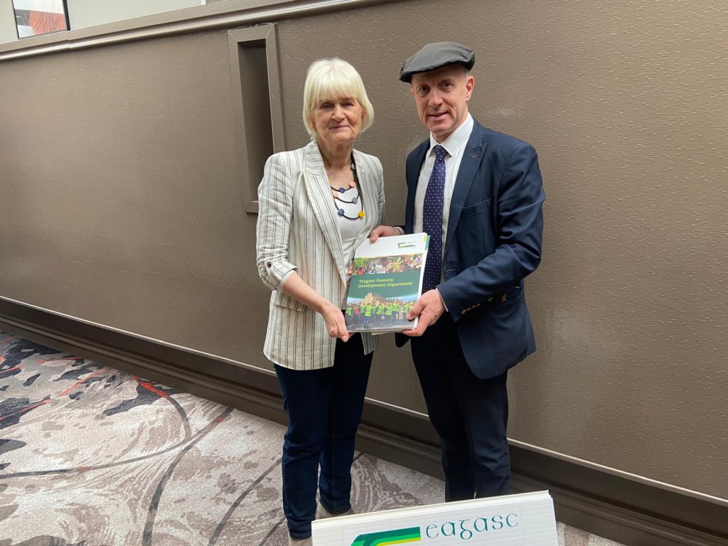 Minister of State, Michael Healy-Rae with Marian Harkin TD at the Talking Timber 2025 event held by Teagasc in Sligo