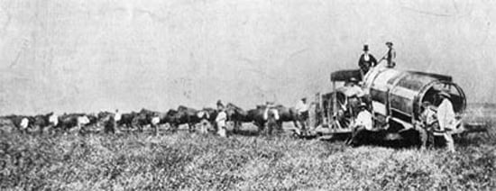 The very first combine built by Hiram Moore relied on a longitudinally mounted sieve for separation